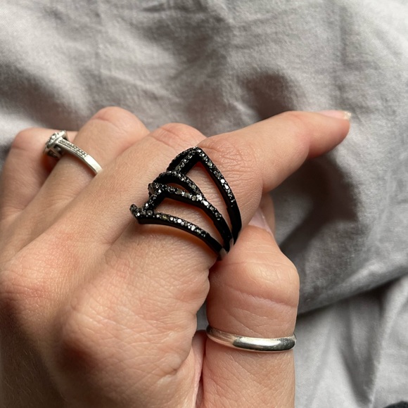 Black Sparkly Womens Ring - Picture 2 of 4